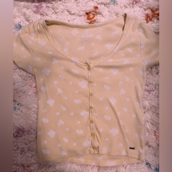 These are the cutest summer tops from Hollister!! Super cheap and affordable 💗 - Picture 2 of 3